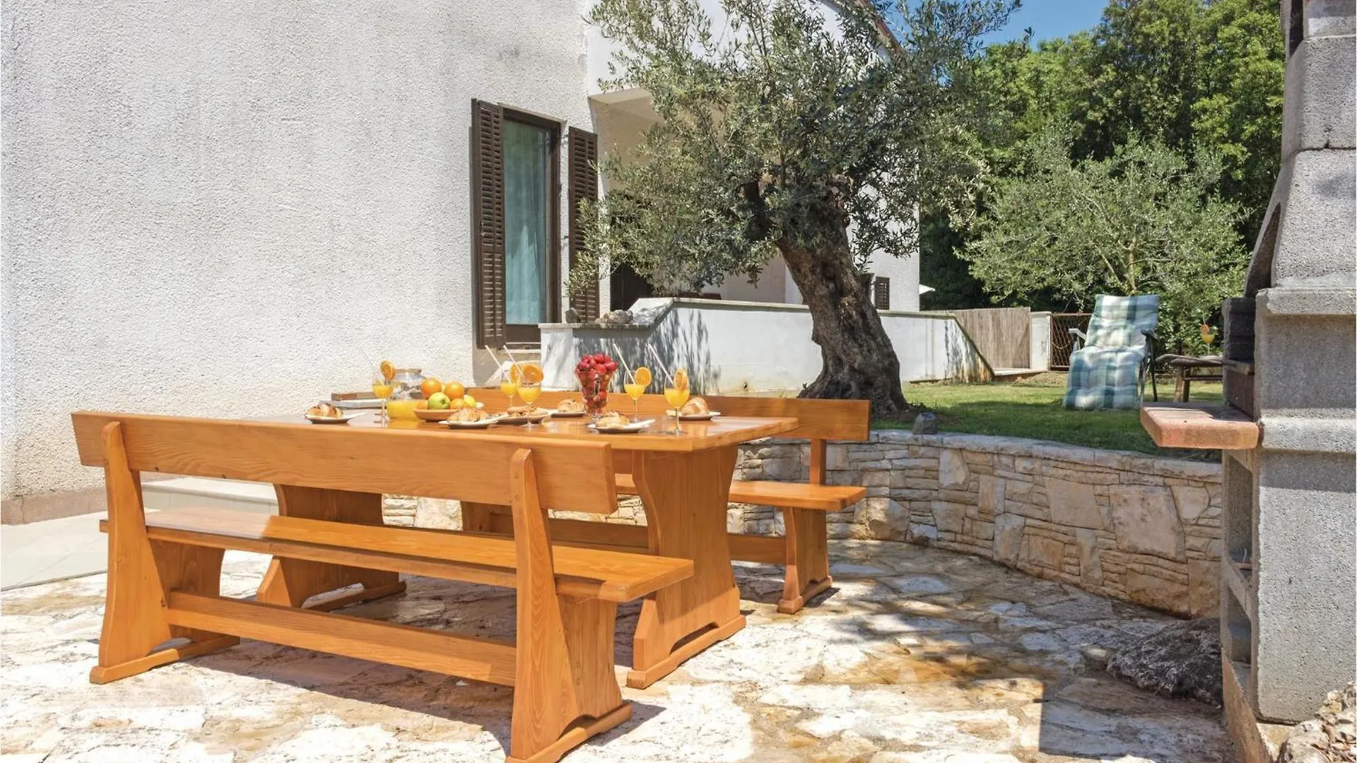 Lovely Apartment In Pula With Kitchen Kroatien